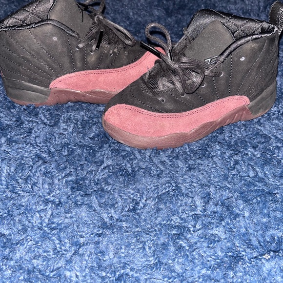 Jordan Retro 12 Black, Burgundy and Brown - Picture 2 of 3